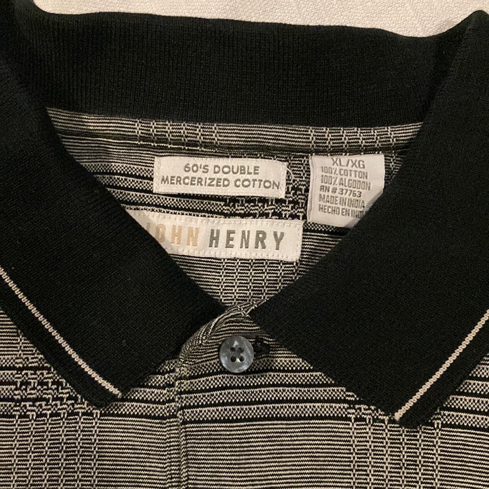 Men’s XL short sleeve gray striped polo with black collar